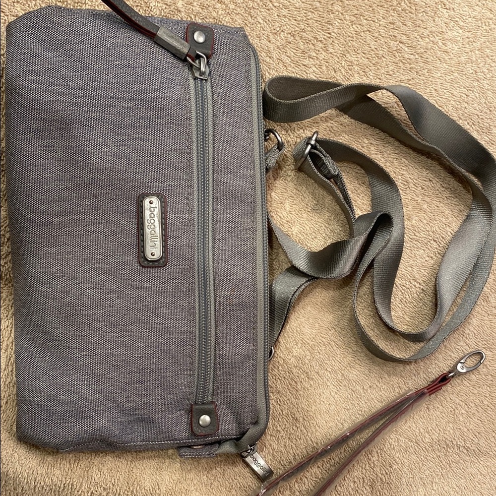 Baggallini Gray Crossbody Bag Sleek Durable Design